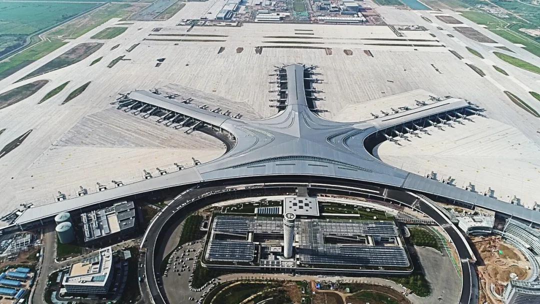 匠造一流东北亚国际枢纽机场！乐竞（中国）“筑”力青岛胶东国际机场成功试飞